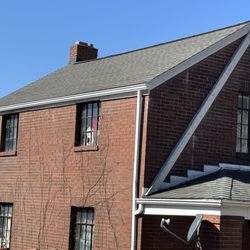 Mrocek & Co - Seamless gutter installation