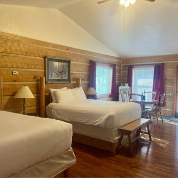 Bad Rock Bed & Breakfast - Our cabin we stayed in for 3 night. Great beds - Bed & Breakfast Near Me - Columbia Falls, Montana