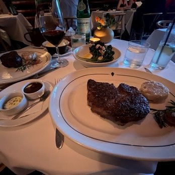 Jeffrey's - table - American Near Me - Austin, Texas