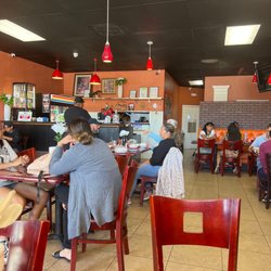 Los Cipotes - One server was not good long wait u need more servers