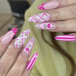 DT Nails