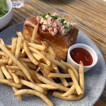 Nicolas Eatery - Lobster roll - French Near Me - Los Angeles, California