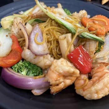 Long's Vietnamese Kitchen - Seafood yakisoba - Vietnamese Near Me - Aloha, Oregon