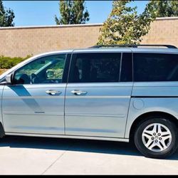 Auto Connection - I recently get a super clean inside and out van and its loaded with nice 10" screen and dvd and wireless headphones with low mileage on it