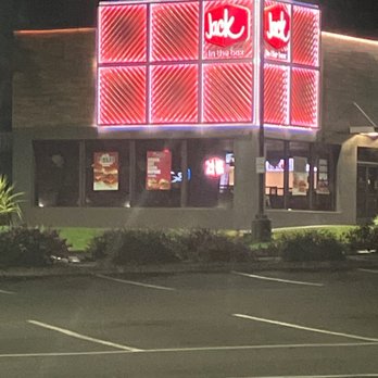 Jack in the Box - 24 hour sign lit but they're closed - Fast Food Near Me - Honolulu, Hawaii