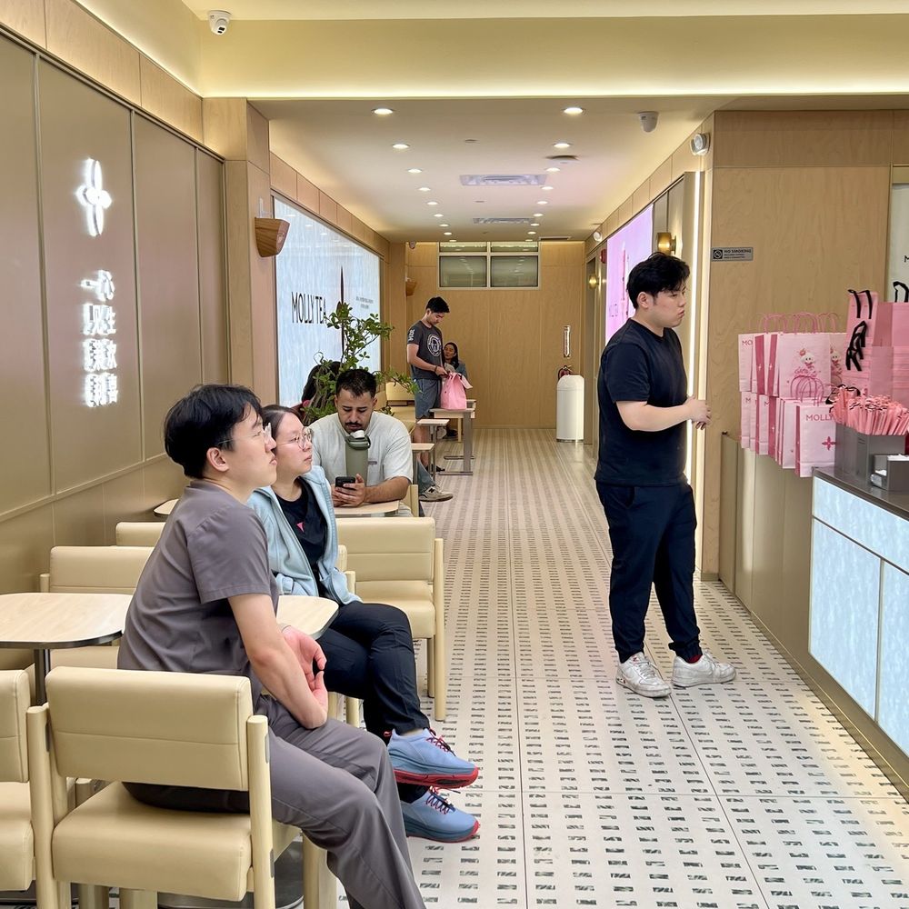 Molly Tea - Inside - Bubble Tea Near Me - Edison, New Jersey Molly Tea - Inside - Bubble Tea Near Me - Edison, New Jersey