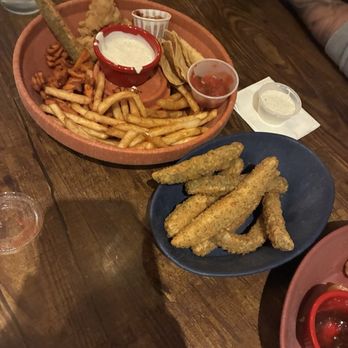 Joshua Tree Saloon - Platter and fried pickles - Dive Bars Near Me - Joshua Tree, California