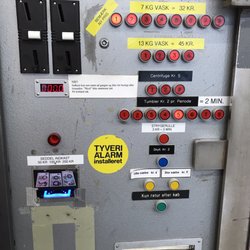 Møntvask - Central pay/ change machine. Visit this after you locate an open machine.