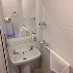 Kinlay House - Cute bathroom! And clean!!