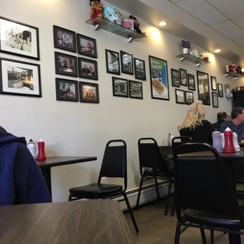 Lil' Britain - eople sitting at tables in a restaurant - British Near Me - Bennington, Vermont