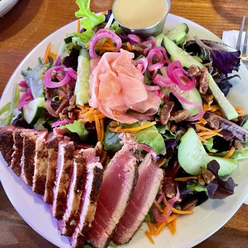 Churchill & Beers - Ahi salad - Pizza Near Me - Aptos, California