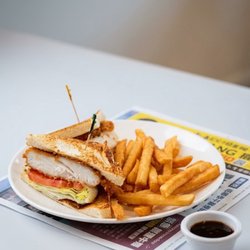 EAT Bistro - Fish sandwich with French fries