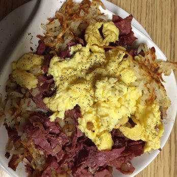 Sunrise Breakfast & Lunch Restaurant - Corn beef hash skillet - Breakfast & Brunch Near Me - Chicago, Illinois