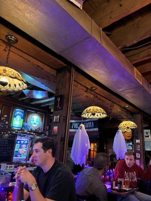 Johnny's Little Bar by null