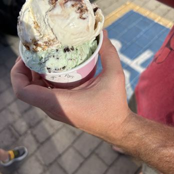 Lomi & Pop's Ice Cream - Double scoop with Camelback Cookie and Mint Chip - Ice Cream & Frozen Yogurt Near Me Lomi & Pop's Ice Cream - Double scoop with Camelback Cookie and Mint Chip - Ice Cream & Frozen Yogurt Near Me