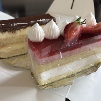 85°C Bakery Cafe-Bellevue - Tiramisu & strawberry mousse - Bakeries Near Me - Bellevue, Washington