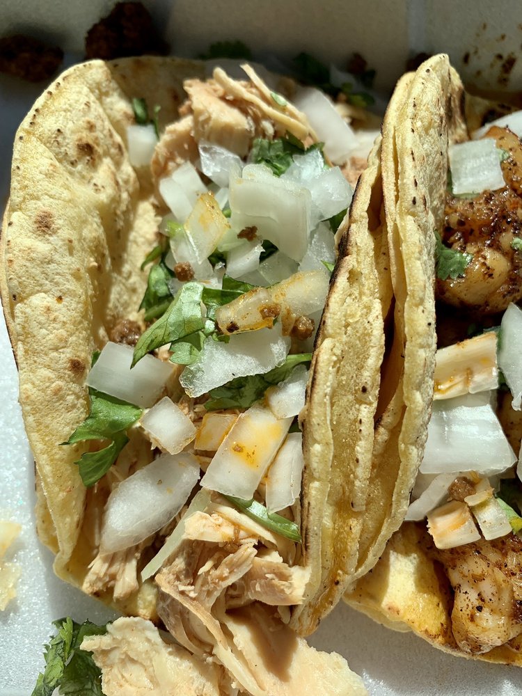 Trianos Taco Company Logo