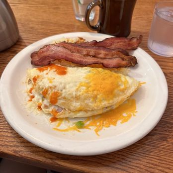 Mountain Home Cafe - Denver omelet - American Near Me - Estes Park, Colorado Mountain Home Cafe - Denver omelet - American Near Me - Estes Park, Colorado