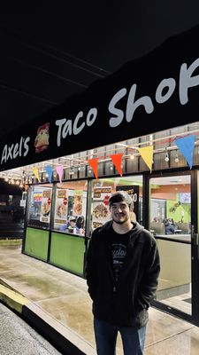 Axel’s Taco Shop by null