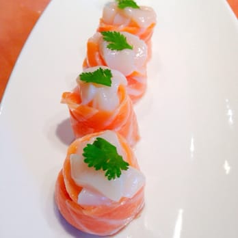 Sushigo - Must try the Hokkaido scallops and salmon - it's amazing - Sushi Bars Near Me - Boca Raton, Florida