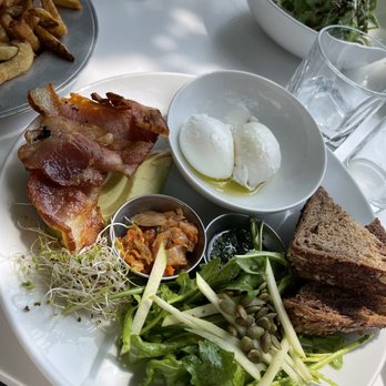 Drake Devonshire - The good egg w/ bacon + kimchi - Hotels Near Me - Wellington, Ontario