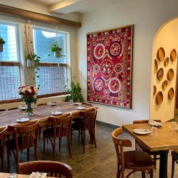 Komaaj Mazze Wine Bar - Table and seating