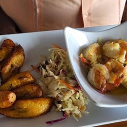Camaleon Bar And Grill