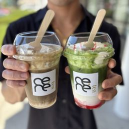 Hōjicha Einspännera and Strawberry Matcha Einspänner Hōjicha Einspännera and Strawberry Matcha Einspänner