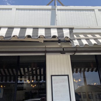 The Local Yolk - Outside - Diners Near Me - Manhattan Beach, California
