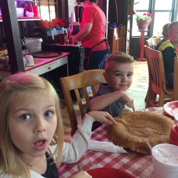 Billy Gail’s - Branson - Ginormous pancakes - American Near Me - Branson, Missouri
