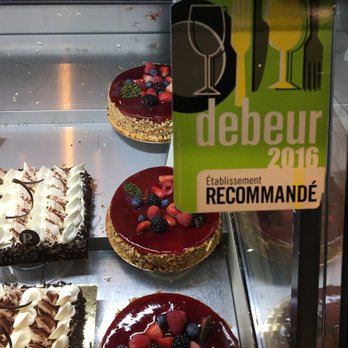 Halles de La Gare - Pastries and Cakes at Premiere Moisson - Shopping Centers Near Me - Montreal, Quebec