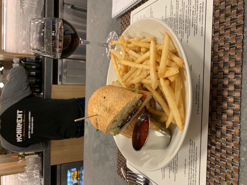 MONUMENT RESTAURANT AND TAVERN Updated September 2024 1 Harborside Dr, Boston, Massachusetts