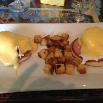Boulangerie - Eggs Benedict, the potatoes were fresh and amazing! - French Near Me - San Juan, Puerto Rico