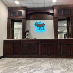 Elker Inn and Suites - Breakfast bar in lobby