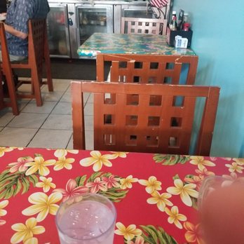 808 Grindz Cafe - Empty tables while there's people waiting outside. Make sure to check up on the people responsible for seating - Cafes Near Me - Lahaina, Hawaii 808 Grindz Cafe - Empty tables while there's people waiting outside. Make sure to check up on the people responsible for seating - Cafes Near Me - Lahaina, Hawaii