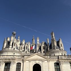 Château de Chambord - Chateau du Chambord and the French flag