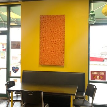 Avalanche Delite - a table and chairs in a restaurant - Ice Cream & Frozen Yogurt Near Me - Enumclaw, Washington