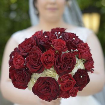 Sunset Gardens - Fantastic photography from our photographer Spencer and flowers from Petals Florist - Venues & Event Spaces Near Me - Las Vegas, Nevada
