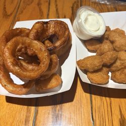 Onion rings and breaded mushrooms