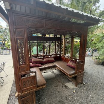 South Maui Gardens - Various sitting areas in the garden - Nurseries & Gardening Near Me - Kihei, Hawaii South Maui Gardens - Various sitting areas in the garden - Nurseries & Gardening Near Me - Kihei, Hawaii
