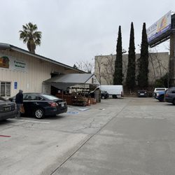 San Diego Farmers Outlet - Parking