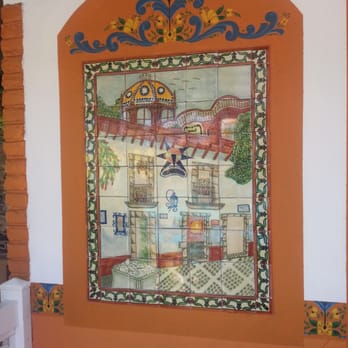 Blue Seas Courtyard - Tile mosaic decor - Hotels Near Me - Laud by Sea, Florida