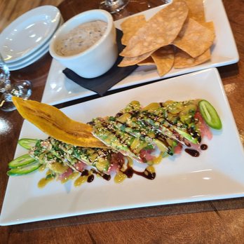 Alma Bistro - Black bean hummus and tuna tostada - Latin American Near Me - Norwalk, Connecticut Alma Bistro - Black bean hummus and tuna tostada - Latin American Near Me - Norwalk, Connecticut