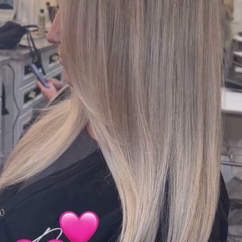 Taylor Rubio Hair - Blendy, rooty, low(er) maintenance blonde - Hair Extensions Near Me - Beverly Hills, California Taylor Rubio Hair - Blendy, rooty, low(er) maintenance blonde - Hair Extensions Near Me - Beverly Hills, California