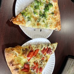 New York Pizzeria - Pesto roasted red pepper, garlic & broccoli