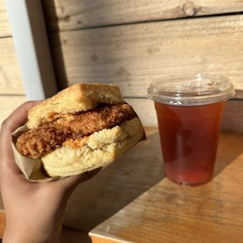 Bird Bird Biscuit - Queen Beak and apricot sweet tea - Breakfast & Brunch Near Me - Austin, Texas Bird Bird Biscuit - Queen Beak and apricot sweet tea - Breakfast & Brunch Near Me - Austin, Texas