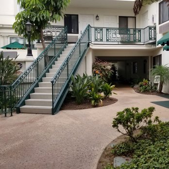 Glorietta Bay Inn - courtyard - Hotels Near Me - Coronado, California