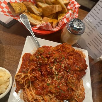 Giuseppe's Pizzeria - Bolognese and Garlic Bread - Pizza Near Me - Montrose, California Giuseppe's Pizzeria - Bolognese and Garlic Bread - Pizza Near Me - Montrose, California