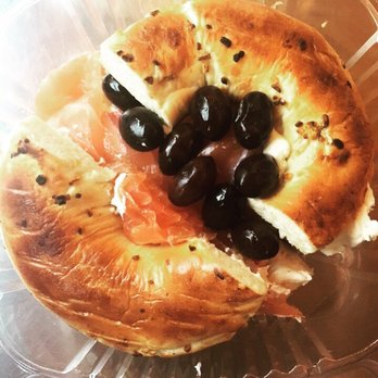 Kettlemans Bagel - Kettleman's special . Smoked salmon on garlic bagel with cream cheese and tomatoes topped with black olives - Bagels Near Me - Ottawa, Ontario