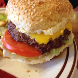 Detoy's Family Restaurant - Quarter pounder w/ cheese